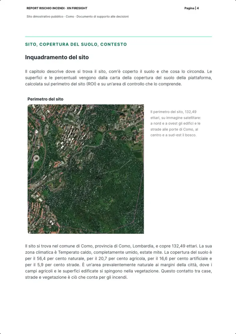 La pagina di inquadramento: il perimetro del sito su immagine satellitare, con case e strade a nord-ovest e il bosco al centro, la didascalia e il paragrafo su posizione, clima e copertura del suolo.